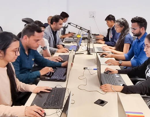 Pixel Squad, Students