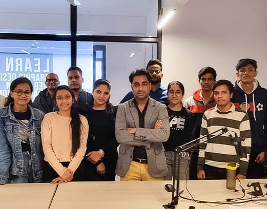 Pixel Squad, Students